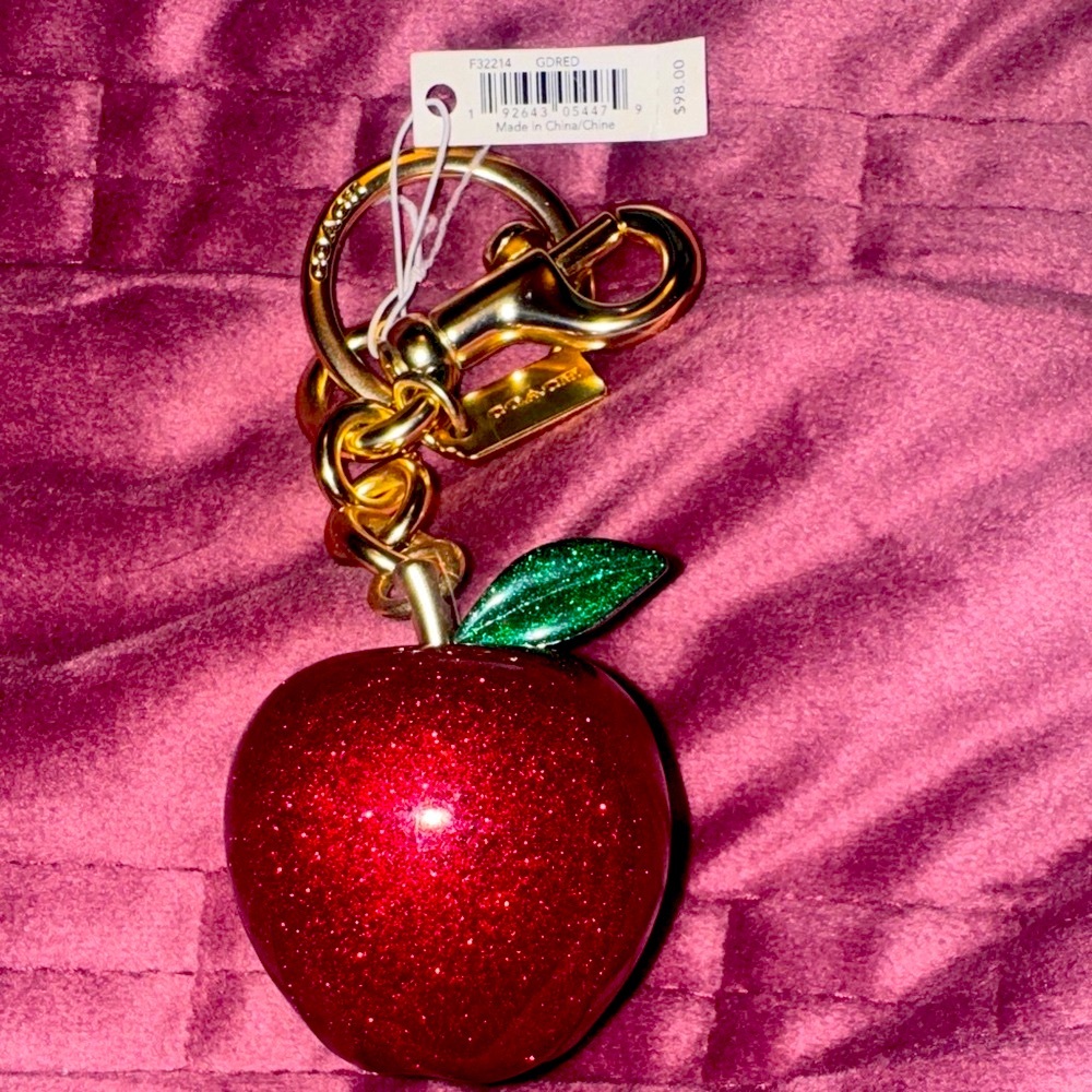 COACH SPARKLY Apple FRUIT,Rare,
CHARM KEY CHAIN/FOB,F32214